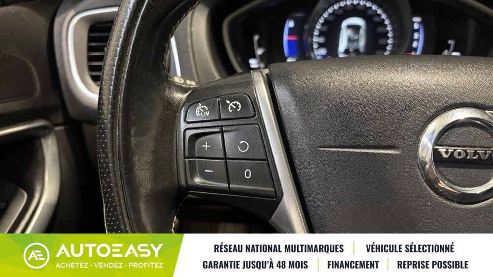 V40 D3 2.0 150cv R-DESIGN / SIEGES CUIR-ALCANTARA / RADARS AR / 2017 occasion 29850 GOUESNOU