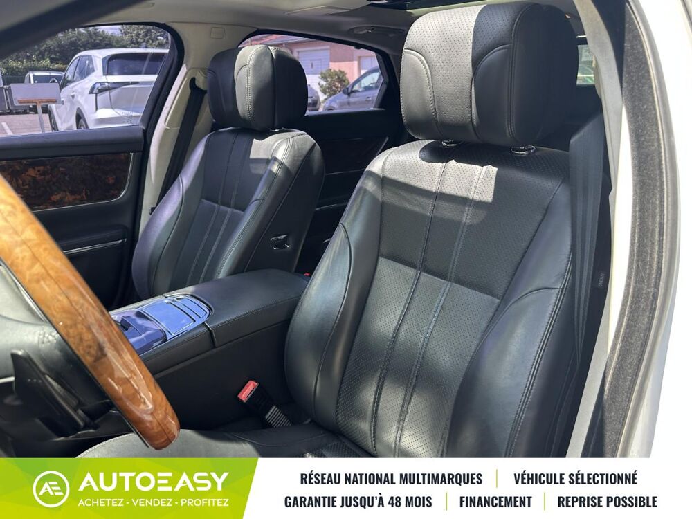 XJ 3.0 V6 Luxe Premium / ENTRETIEN OK / DISTRIBUTION OK / VIDAN 2013 occasion 69120 Vaulx-en-Velin