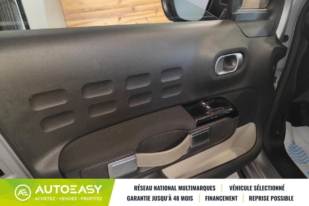 C3 CITROEN  SOCIETE PURE TECH 82 S&S FEEL NAV berline 2019 occasion 38150 CHANAS