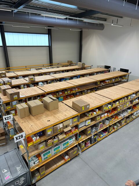 local d'activite tres recent  de 1570m² 1484000  Deux-svres