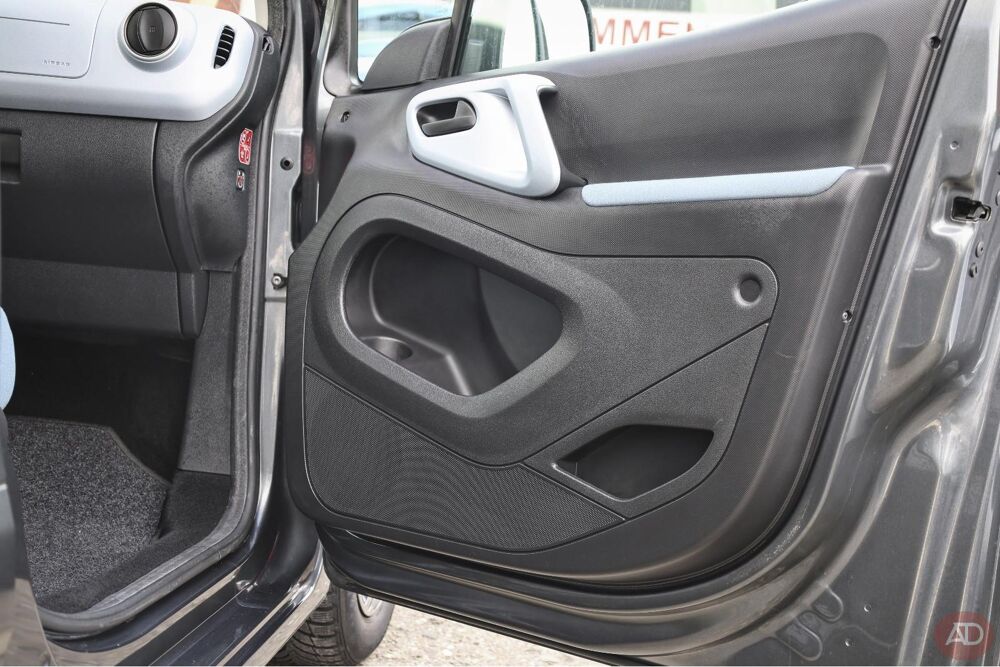 Berlingo BERLINGO 1.6 HDI 92CV BOITE AUTO MULTISPACE CLIM REGUL 2014 occasion 39140 Bletterans