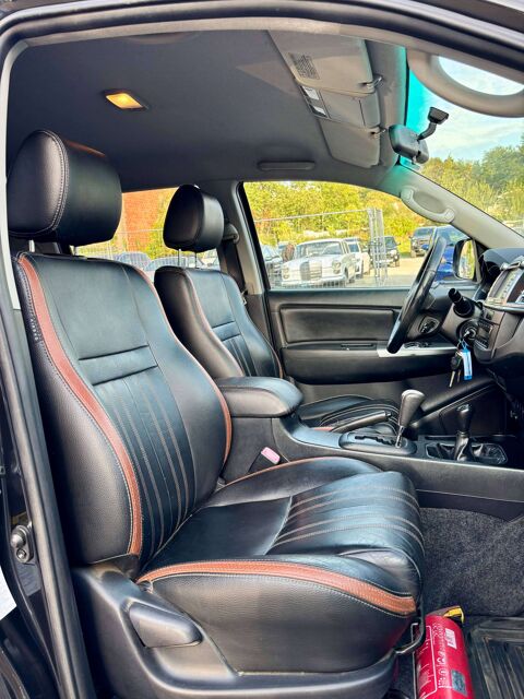 Hi Lux HILUX DOUBLE CAB Hilux 3.0 D-4D 4x4 bva \ AmaZonia \  clim 2014 occasion 39140 Bletterans