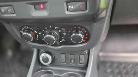 Duster DUSTER 1.5 dci 4x4 110cv gps clim pdc cuir regum 2014 occasion 39140 Bletterans