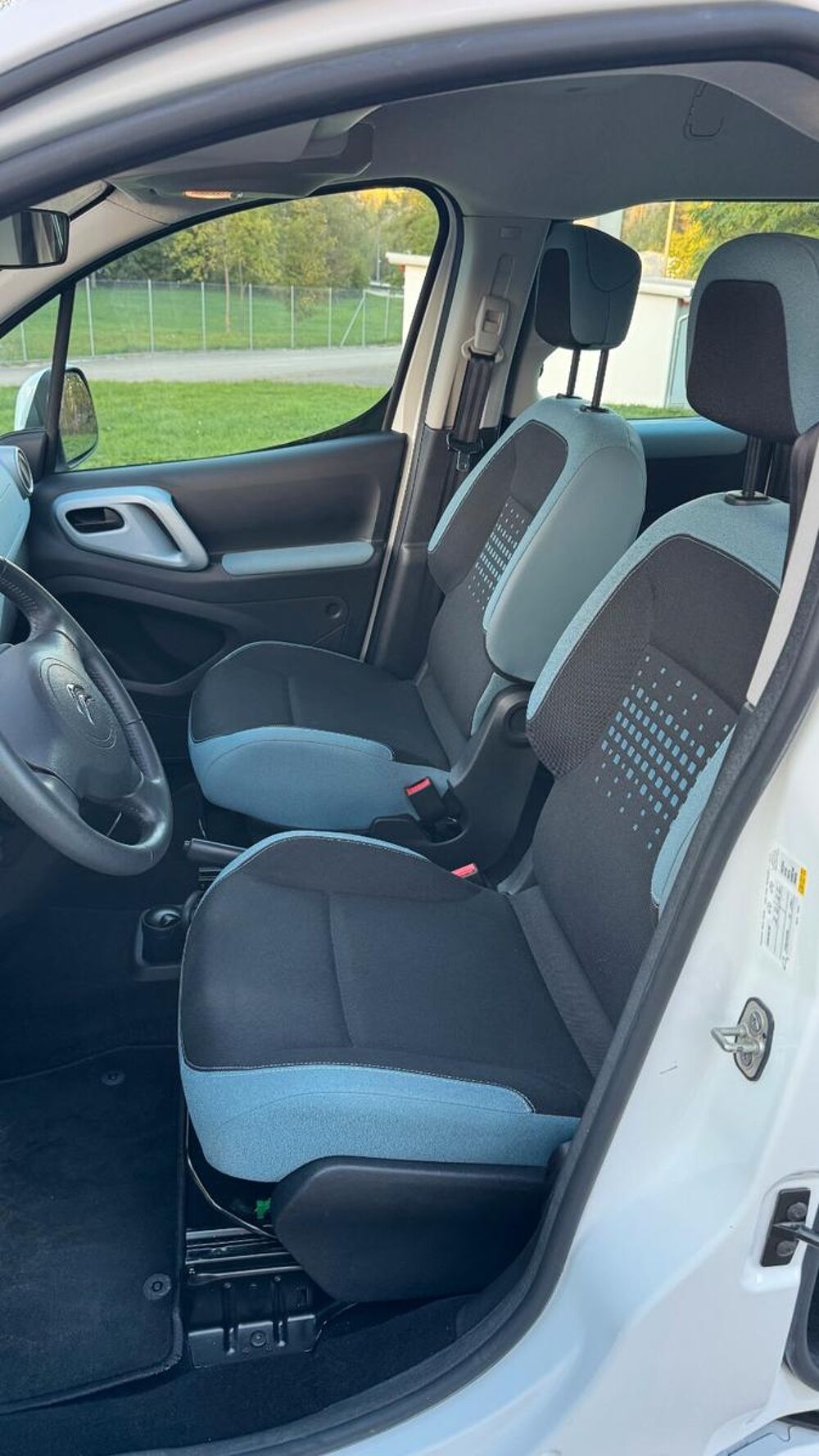 Berlingo BERLINGO 1.6 hdi 92cv multispace 5 places premiere main 2014 occasion 39140 Bletterans