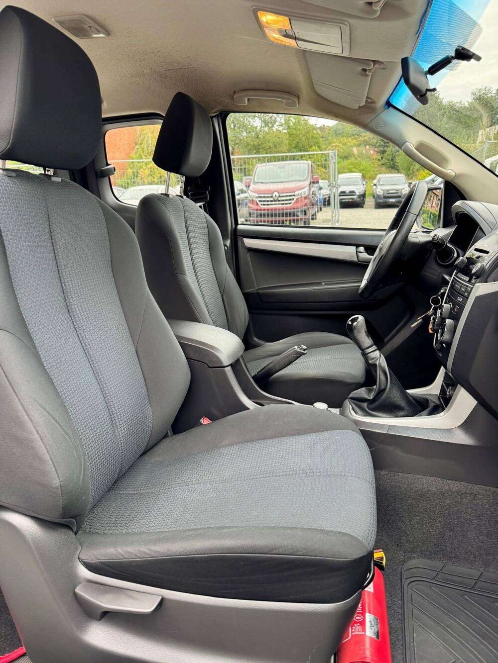 D-Max DMAX 2.5 d 163cv 4x4 bv6 Ext Cab 4 places clim auto attelag 2014 occasion 39140 Bletterans