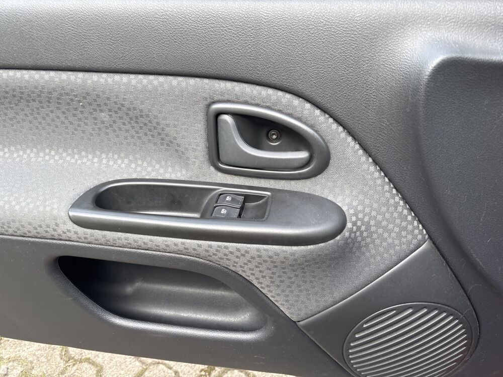 Clio CLIO 1.2 L 58CV CAMPUS CLIM CD 2010 occasion 39140 Bletterans