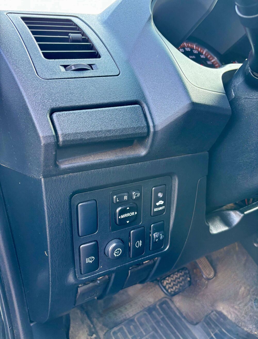 Hi Lux HILUX DOUBLE CAB Hilux 3.0 D-4D 4x4 bva \ AmaZonia \  clim 2014 occasion 39140 Bletterans