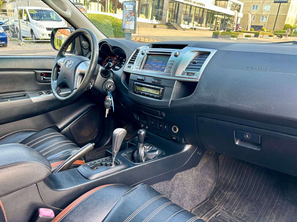 Hi Lux HILUX DOUBLE CAB Hilux 3.0 D-4D 4x4 bva \ AmaZonia \  clim 2014 occasion 39140 Bletterans