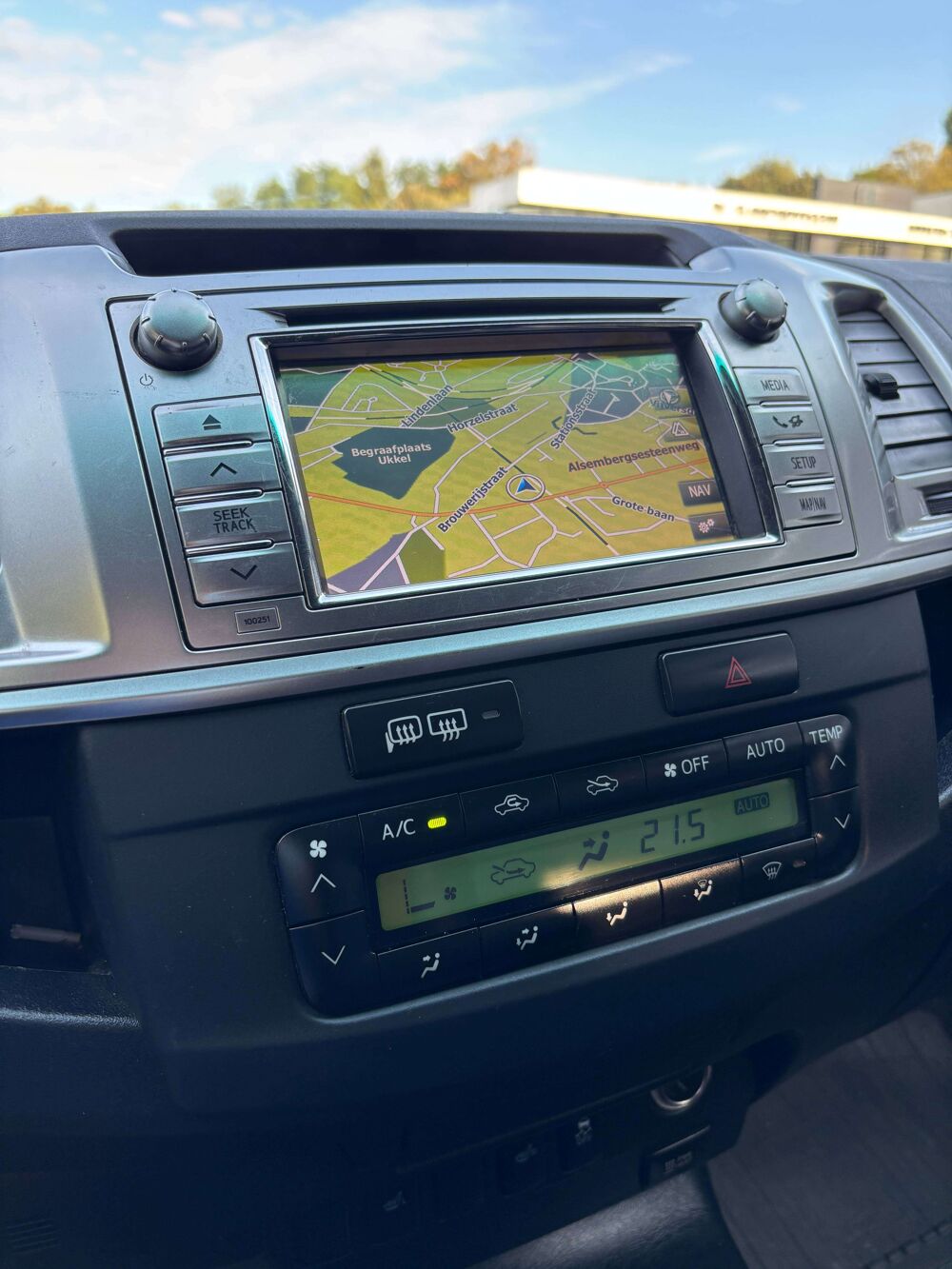 Hi Lux HILUX DOUBLE CAB Hilux 3.0 D-4D 4x4 bva \ AmaZonia \  clim 2014 occasion 39140 Bletterans