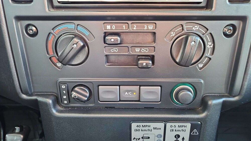 Defender DEFENDER 2.2 TD4 122 90 E Station Wagon 2013 occasion 39140 Bletterans