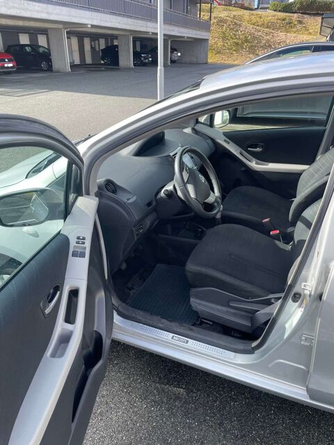 Yaris YARIS 1.3i VVT-i 16v 90cv Linea Luna distrib chaine 2008 occasion 39140 Bletterans