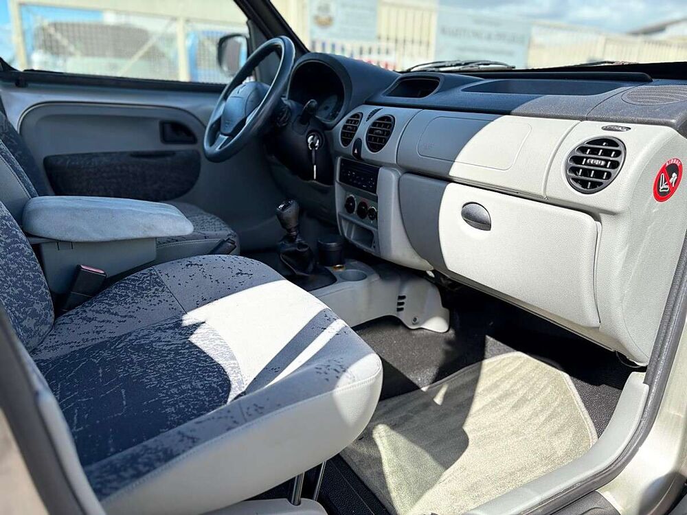Kangoo KANGOO Expression 1,9 dCi 4x4 nur 53.000km** 2004 occasion 39140 Bletterans