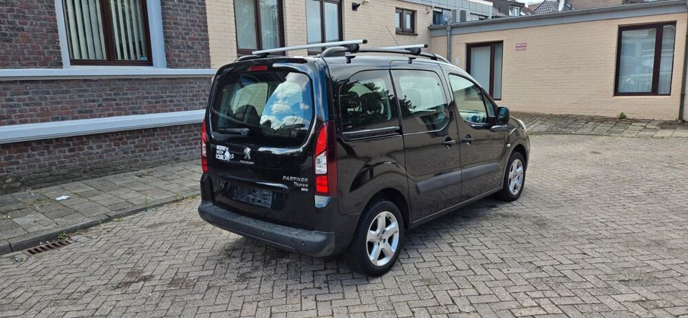 Partner PARTNER Tepee 1.6 HDI 92cv Allure 7-places clim cd 2013 occasion 39140 Bletterans