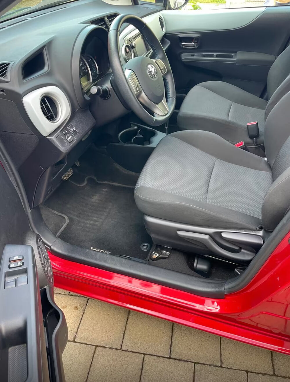 Yaris YARIS 1,5-l-VVT-i Hybrid Edition 2014 Editio... 2014 occasion 39140 Bletterans