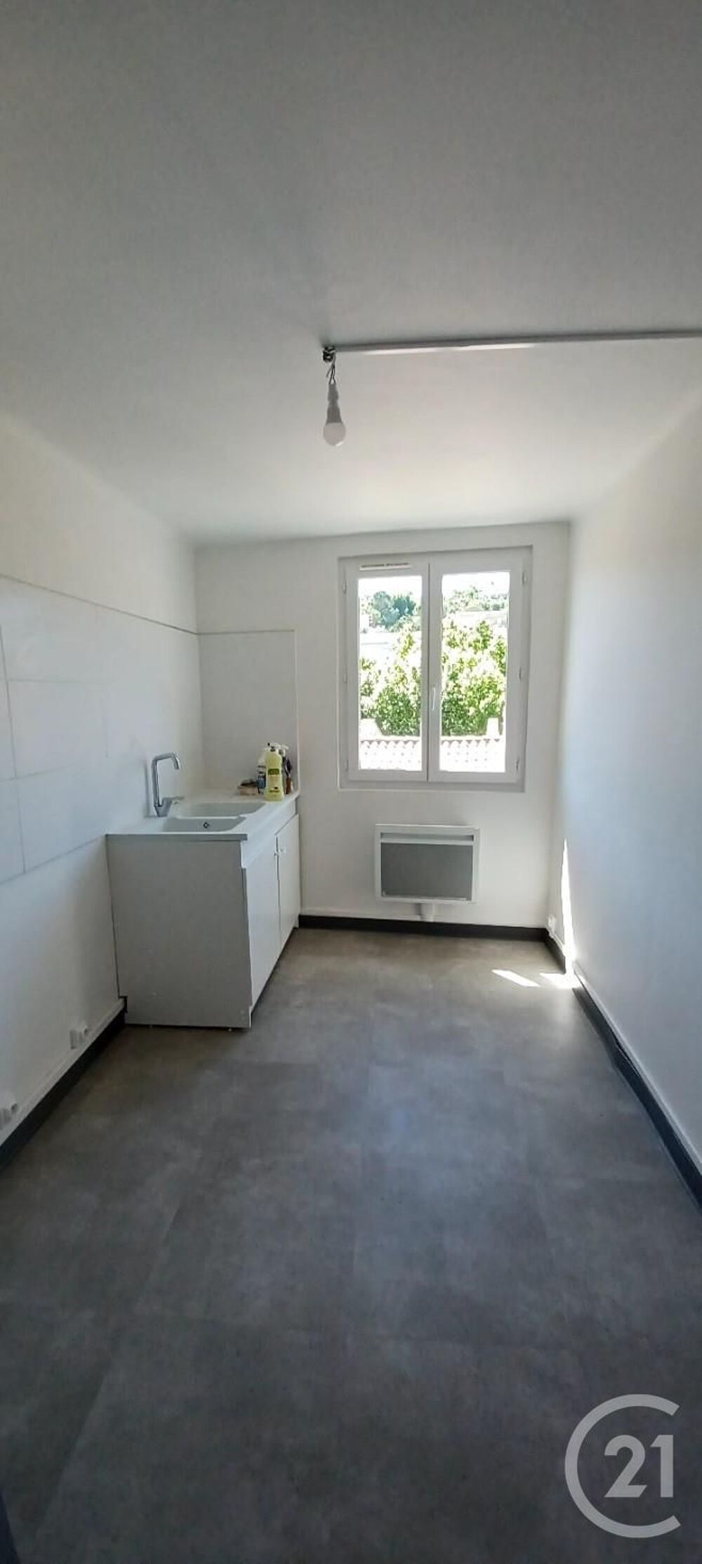 location Appartement - 2 pice(s) - 47 m Saint-Ambroix (30500)