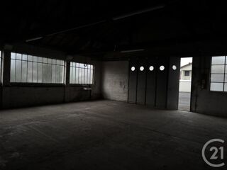  Parking / Garage  louer 190 m