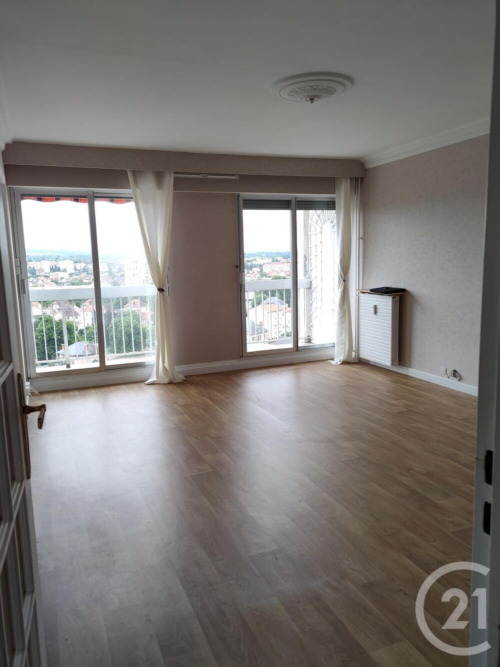 location Appartement - 3 pice(s) - 84 m Montluon (03100)