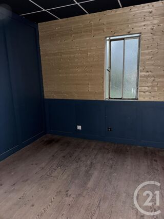  Parking / Garage  louer 190 m