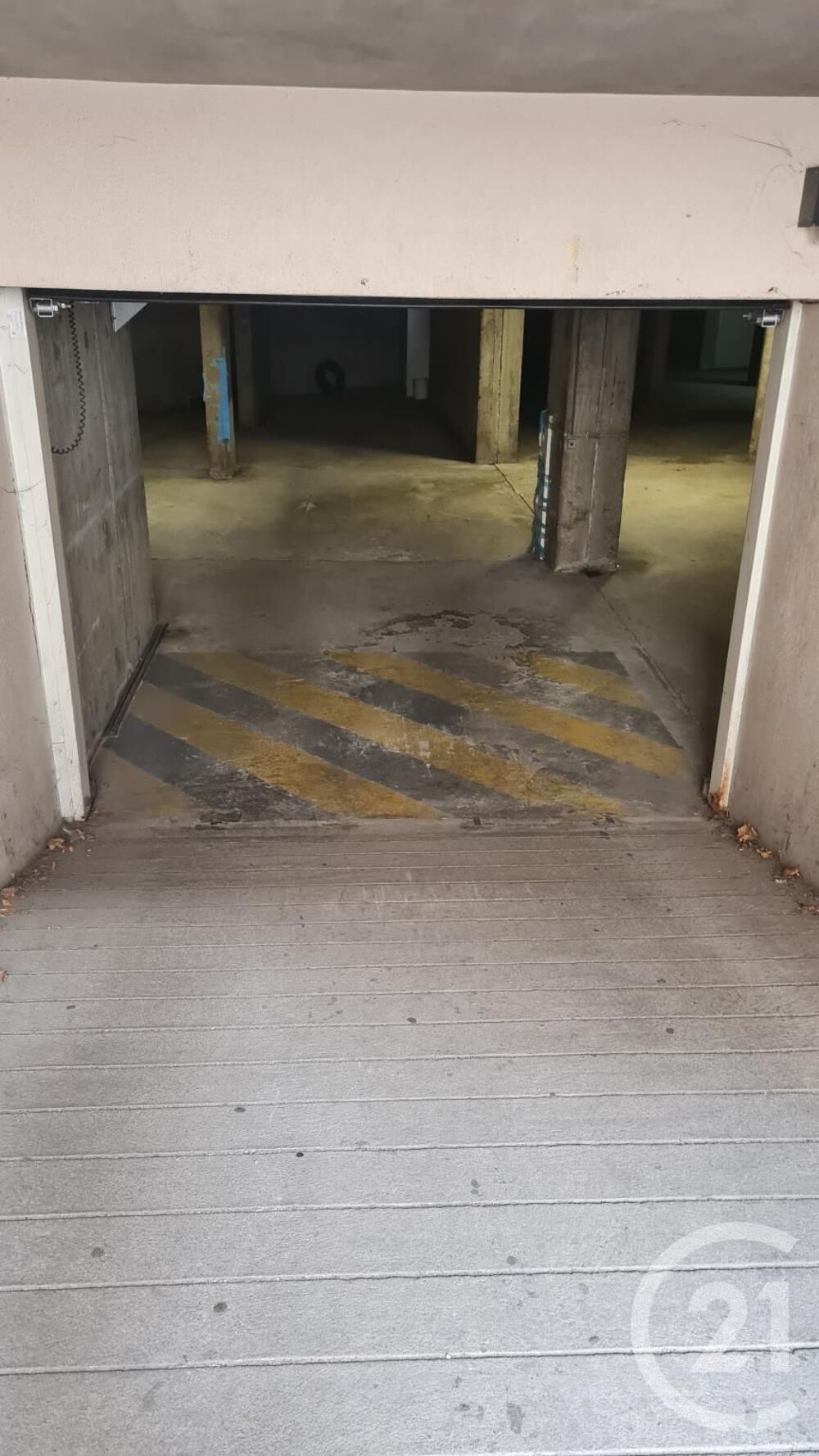 location Parking / Garage - 15 m Montluon (03100)