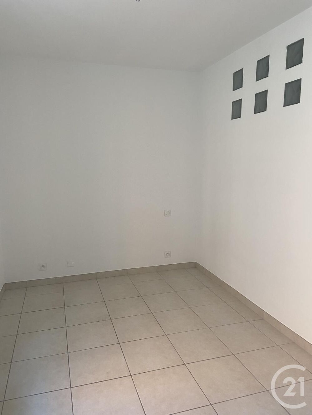 location Appartement - 3 pice(s) - 55 m Nmes (30000)