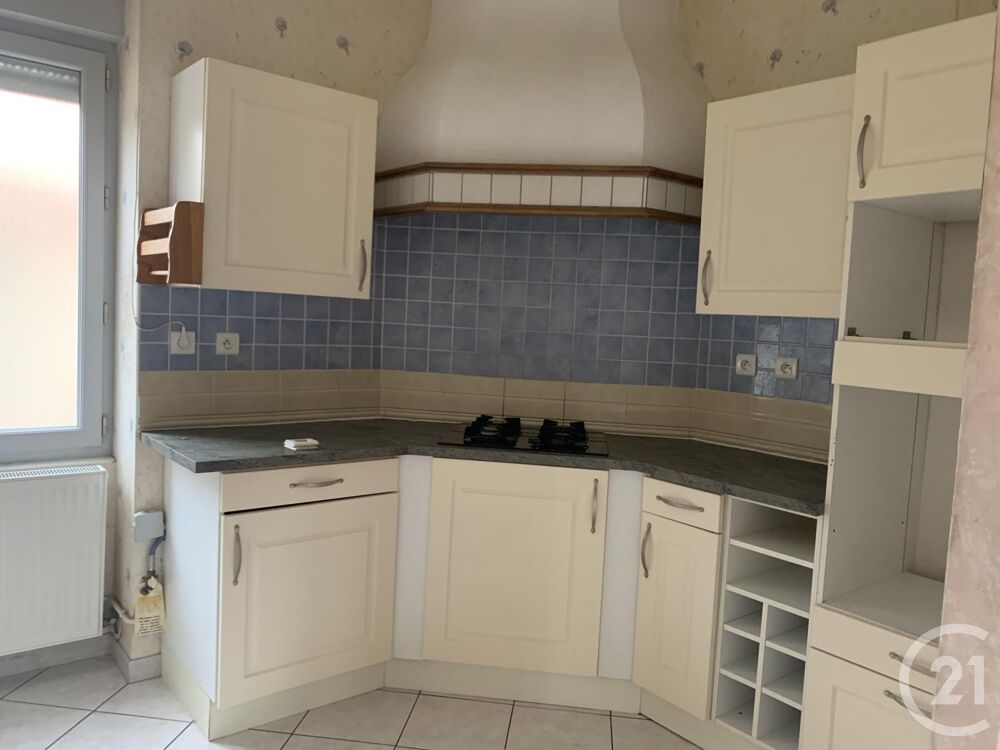 location Appartement - 6 pice(s) - 151 m Montluon (03100)