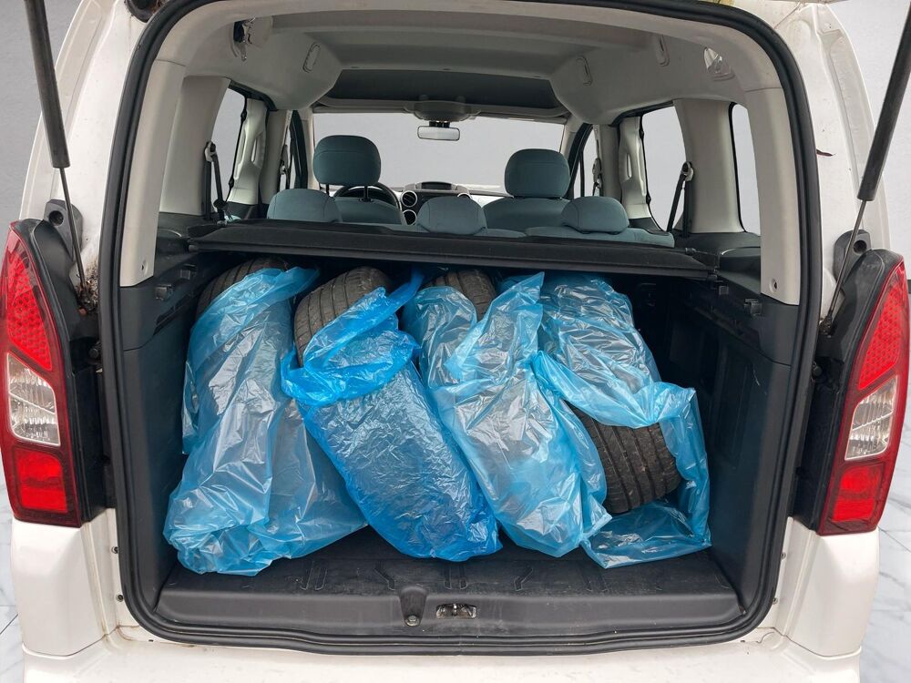 Berlingo BERLINGO 1.6 HDI 92CV SANS ADBLUE SELECTION CLIM PDC 2015 occasion 39140 Bletterans