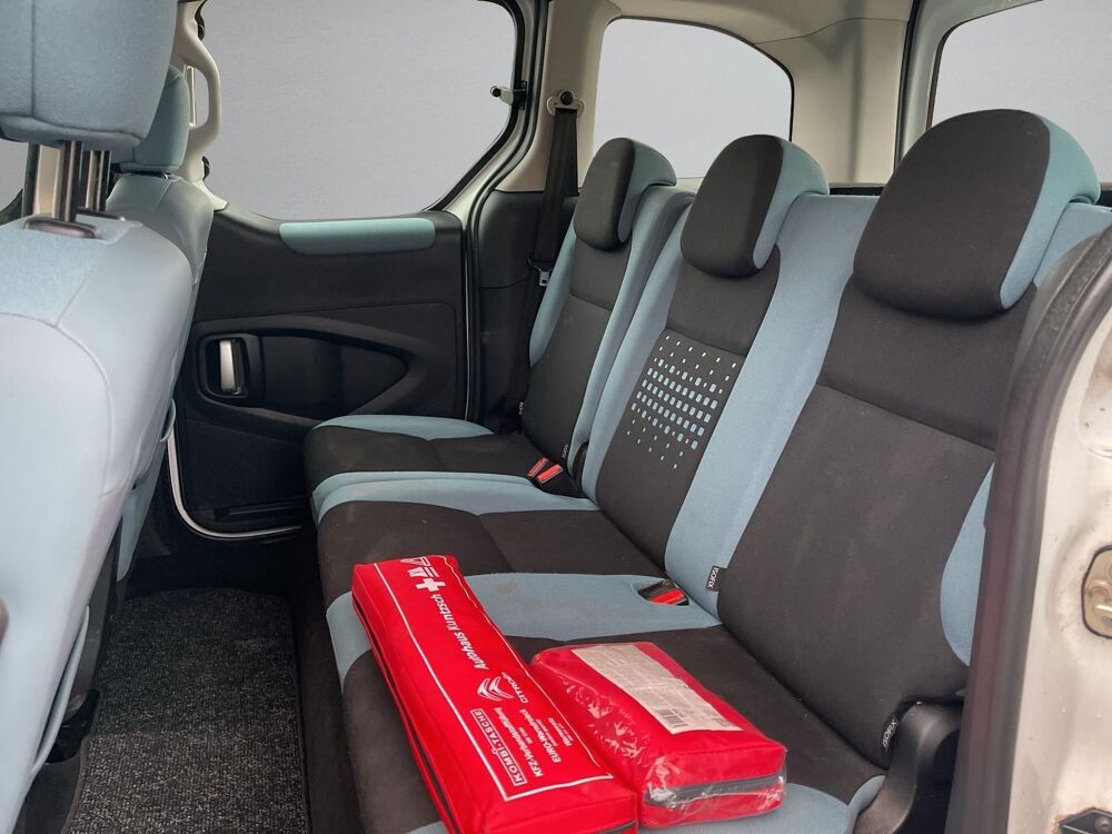 Berlingo BERLINGO 1.6 HDI 92CV SANS ADBLUE SELECTION CLIM PDC 2015 occasion 39140 Bletterans