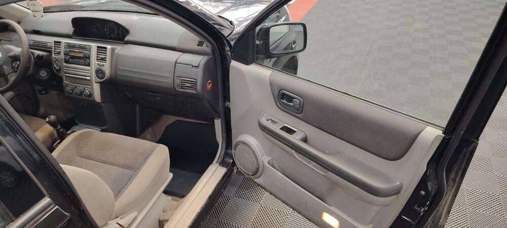 X-Trail X-TRAIL 2.2 DCI ELEGANCE 4X4 9CV 2006 occasion 39140 Bletterans
