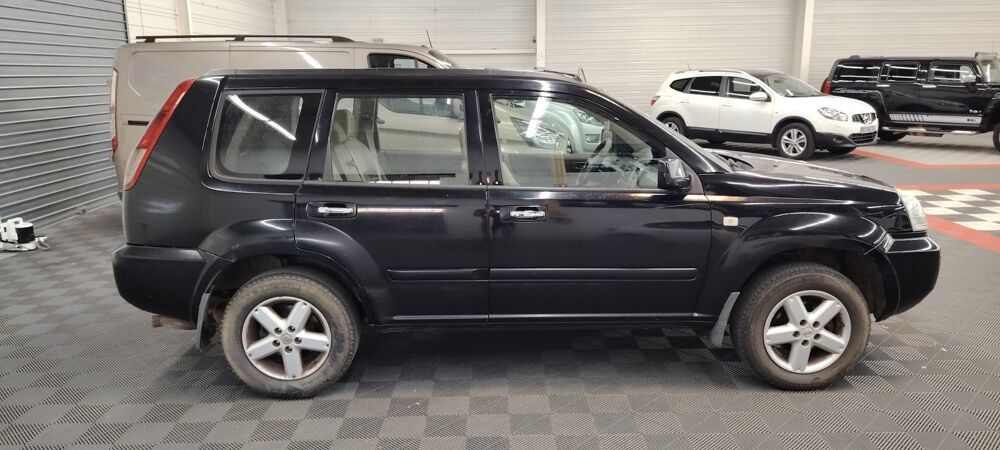 X-Trail X-TRAIL 2.2 DCI ELEGANCE 4X4 9CV 2006 occasion 39140 Bletterans