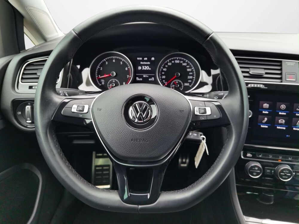 Golf GOLF VII LIM. 1,4 TSI 125CV 6-GANG-SCHALTER FINITION R LINE 2018 occasion 39140 Bletterans