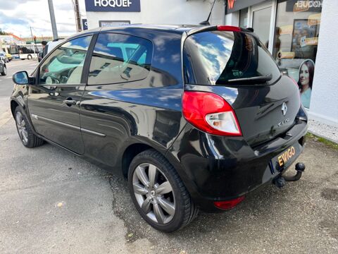 Clio 1.6 110 XV-DE-FRANCE BVA / ATTELAGE / PHASE 2 2011 occasion 44120 Vertou