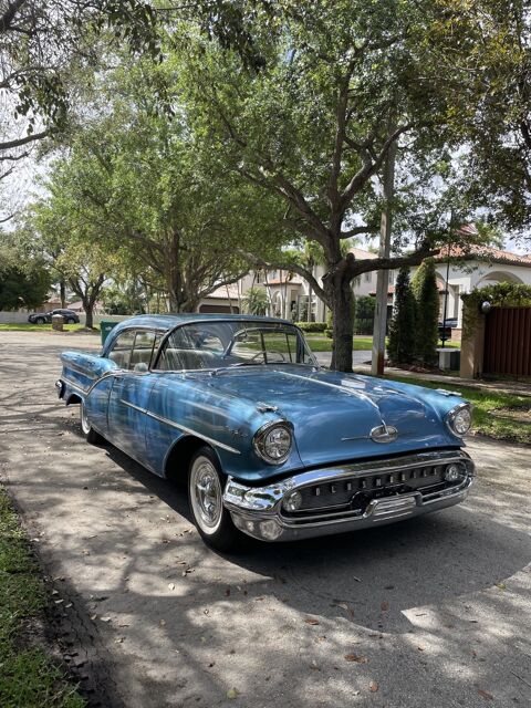 Oldsmobile Divers 1957 1957 occasion Lyon 69002