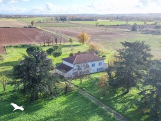  Maison  vendre 8 pices 326 m