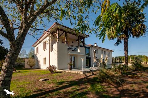   Maison de bourg de 5 pices principales Maison - 5 pice(s) - 226 m