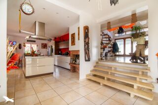  Maison  vendre 8 pices 345 m