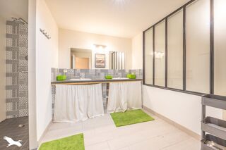  Maison  vendre 15 + pices 418 m