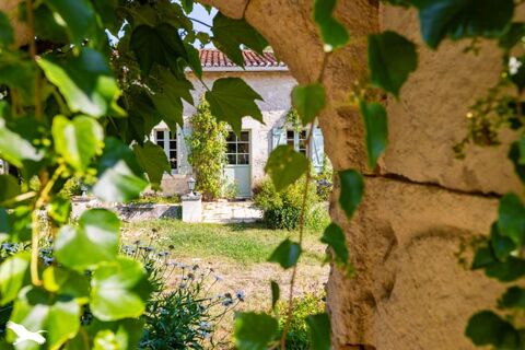   Charentaise de 9 pices principales Maison - 9 pice(s) - 238 m