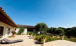  Maison  vendre 8 pices 310 m