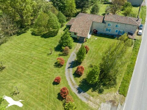   Maison en pierre de 6 pices principales Maison - 6 pice(s) - 215 m