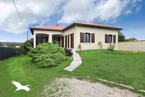   Pavillon de 7 pices principales Maison - 7 pice(s) - 157 m