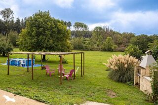  Maison  vendre 8 pices 326 m