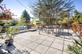  Maison  vendre 15 + pices 493 m