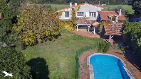   Maison de 7 pi�ces principales Maison - 7 pi�ce(s) - 220 m�