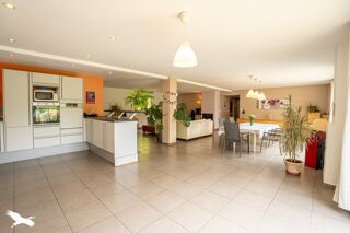  Maison  vendre 8 pices 326 m