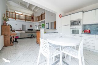  Maison  vendre 6 pices 201 m
