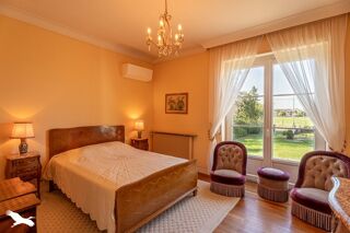  Maison  vendre 11 pices 330 m