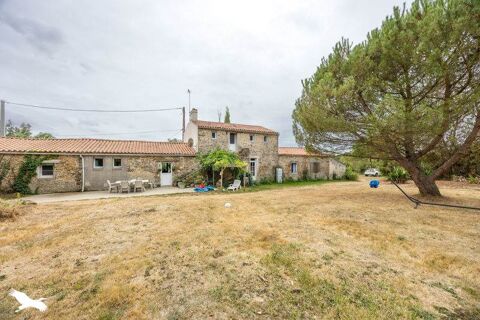   Maison de 7 pices principales Maison - 7 pice(s) - 226 m