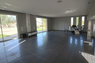  Maison  vendre 6 pices 242 m