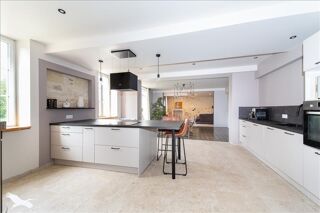  Maison  vendre 10 pices 325 m