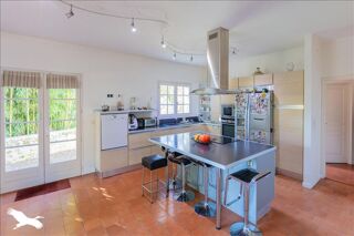  Maison  vendre 10 pices 300 m